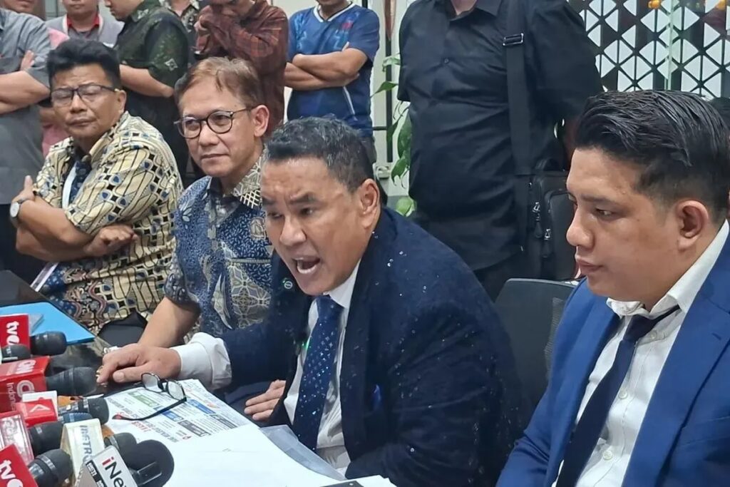 Pengacara mantan Jampidsus Febrie Adriansyah, Hotman Paris Hutapea dalam konferensi pers di Gedung Kejagung, Jakarta, Jumat (17/7/2026).(KOMPAS.com/NICHOLAS RYAN ADITYA)